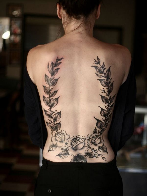 tatouage dans le bas du dos