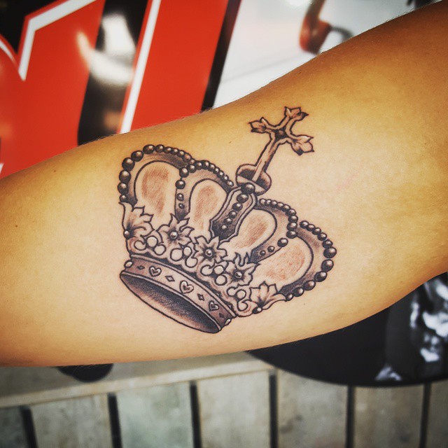 55 Best King And Queen Crown Tattoo Designs & Meanings (2019)