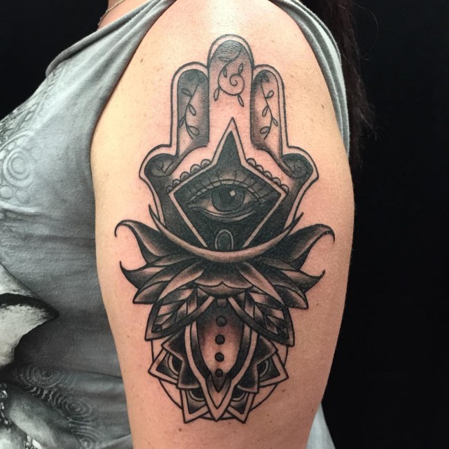 80 Best Hamsa Tattoo Designs Meanings Symbol Of Protection 2019