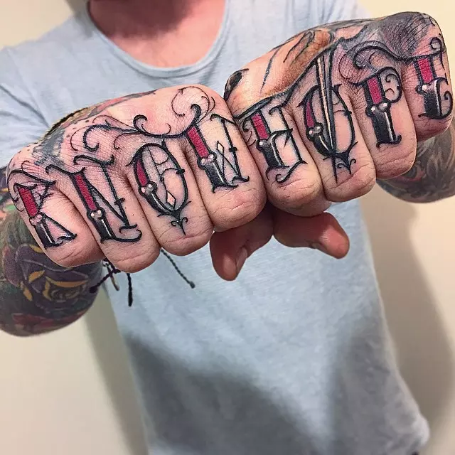 knuckle tattoos