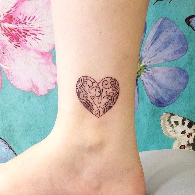 40+ Cute and Small Tattoos for Girls - Cool Design Ideas