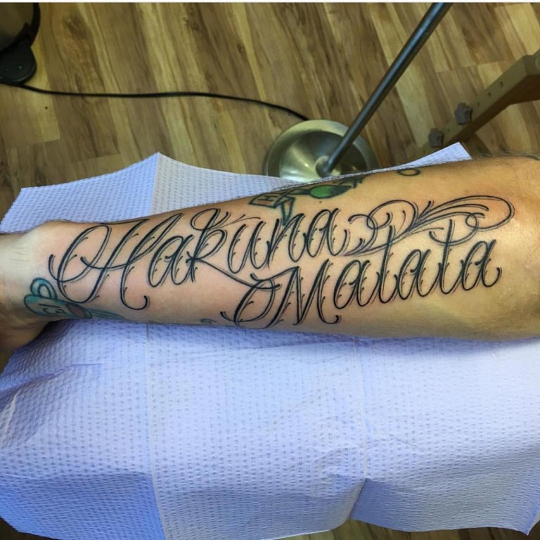 40 Inspiring Hakuna Matata Symbol Tattoos & Its Meaning