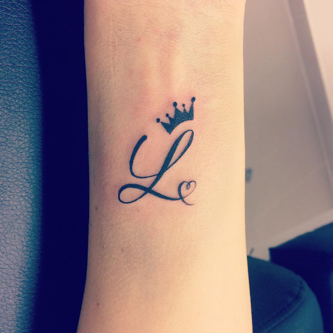 60-charming-initial-tattoo-designs-keep-a-loved-one-closer