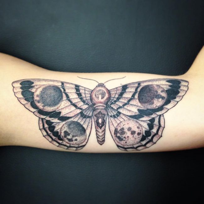What is the meaning of a moth tattoo?