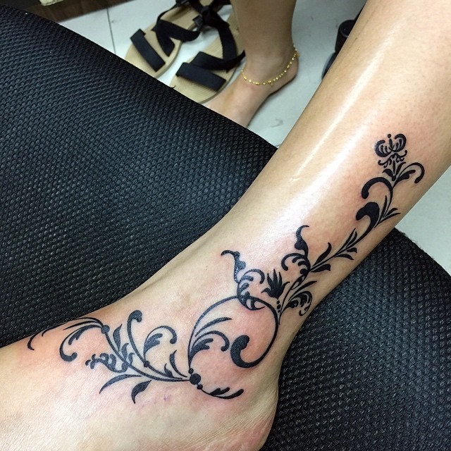 50 Amazing Vine Tattoo Ideas - Discover Their True Meaning