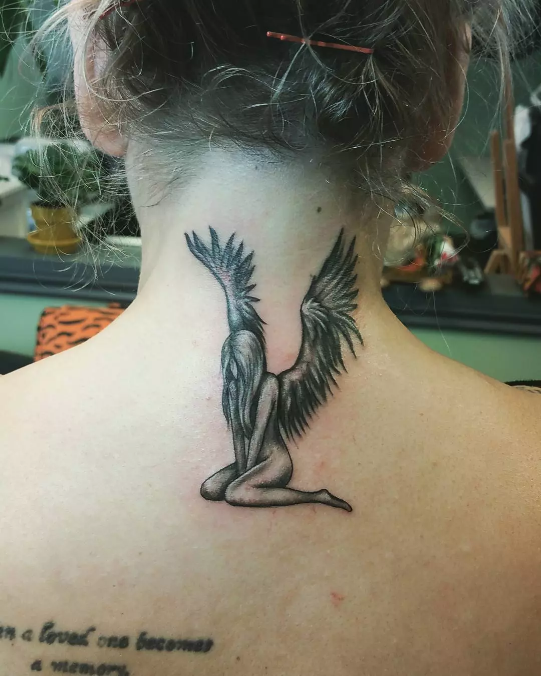 woman-who-wanted-neck-tattoo-sobs-after-seeing-disastrously-shaky