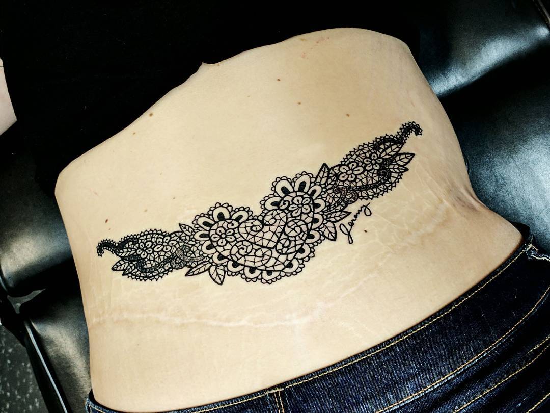 85+ Tatouages sexy du bas du dos designs et significations Best of
