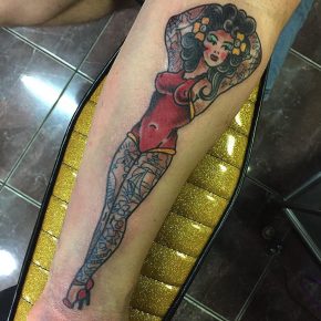 más de 90 diseños y significados de la mejor chica pinup del tatuaje