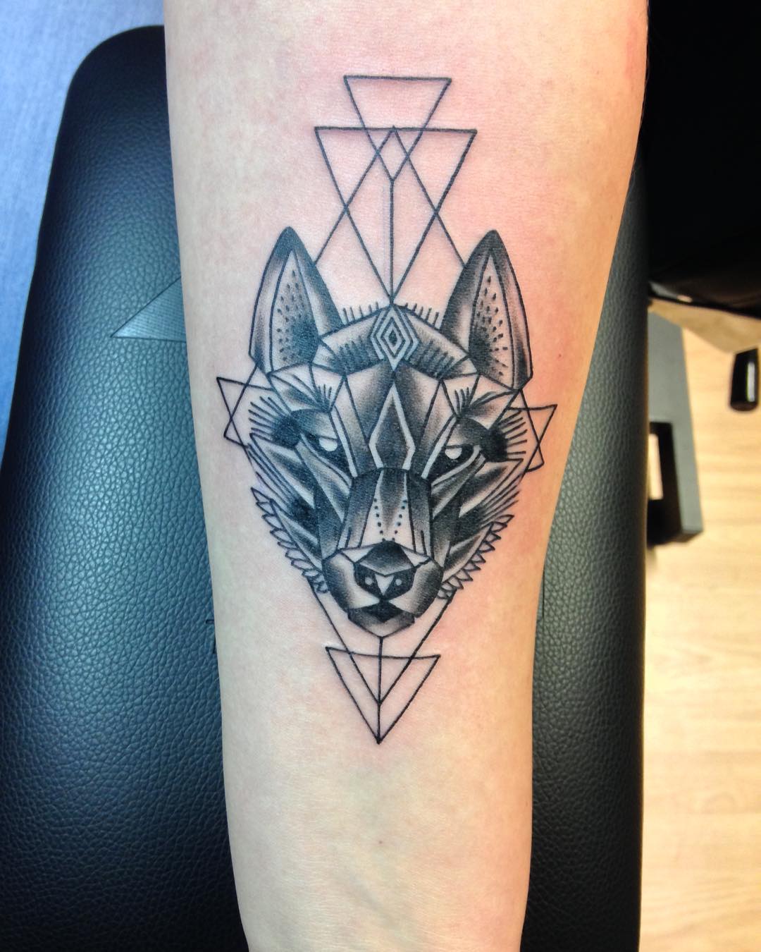 95+ Best Tribal Lone Wolf Tattoo Designs & Meanings (2019)