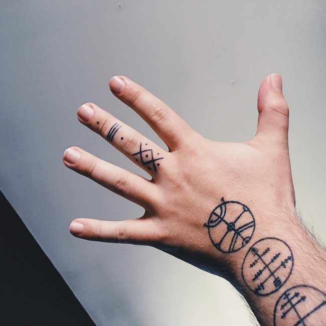 Diamond Tattoo On Hand Meaning Gang - All About Tattoo