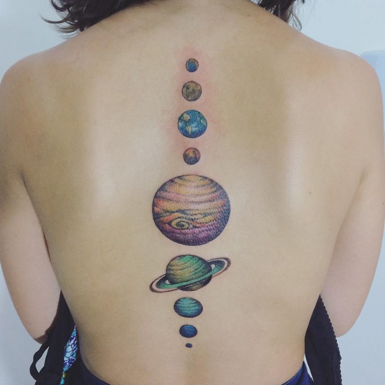 Tatuaje del sistema Solar 61