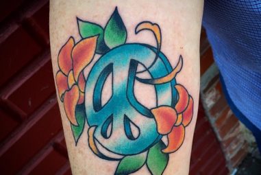 55+ Cool Peace Sign Tattoo Meaning and Ideas – Anti-War Movement Symbol