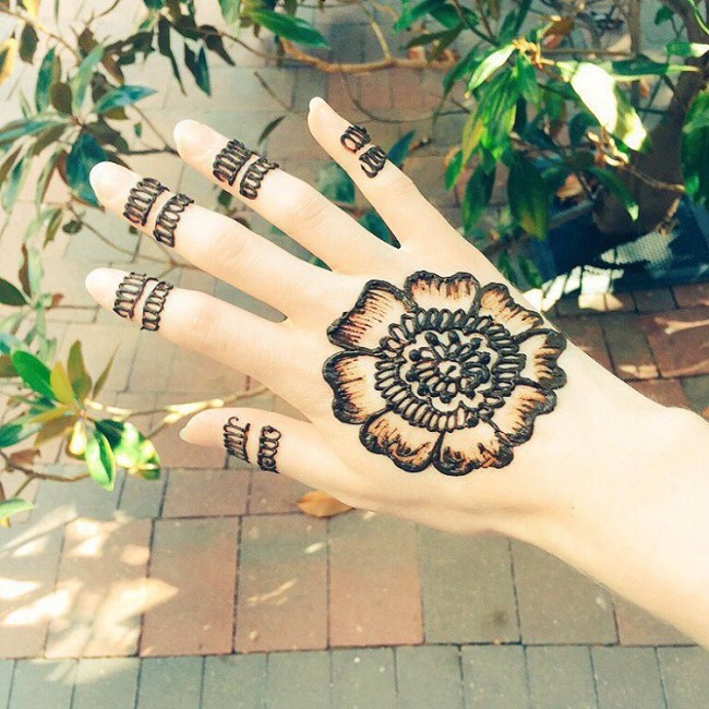 henna tattoo