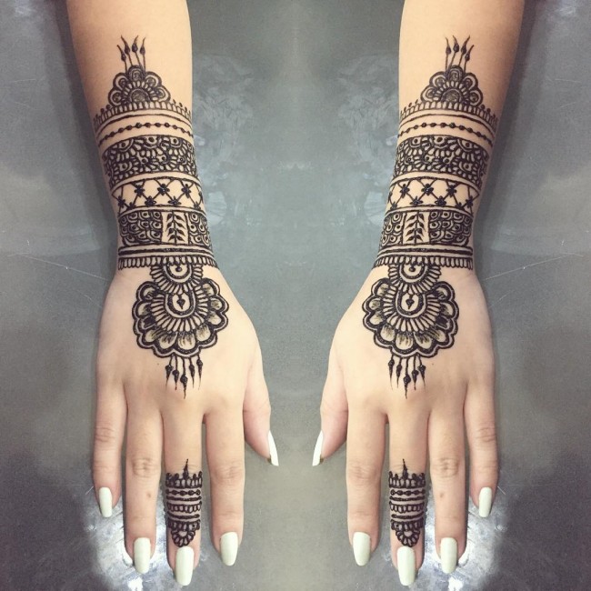 henna tattoo