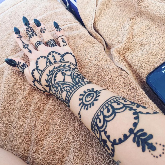 henna tattoo