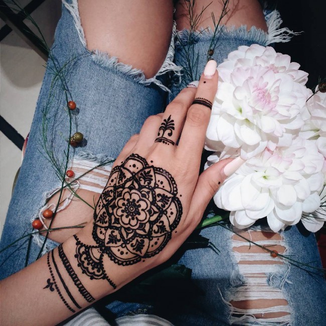 henna tattoo