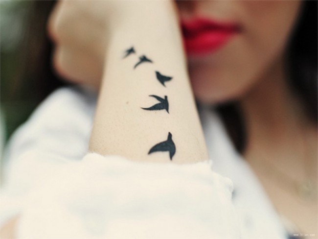 Stick-and-Poke Tattoos: What to Know Before Getting One | Glamour