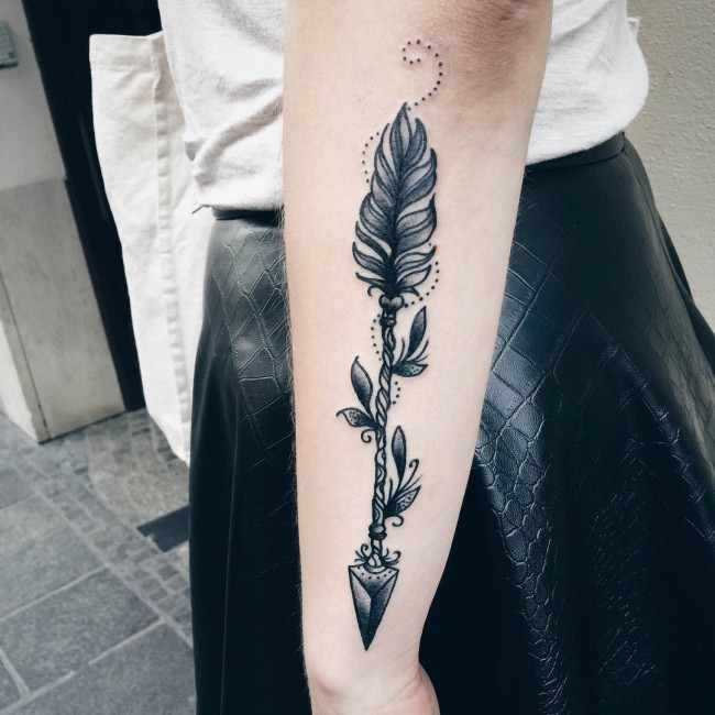 Feather arrow tattoo | Inspiración para tatuaje, Tatuajes, Tatuaje en color