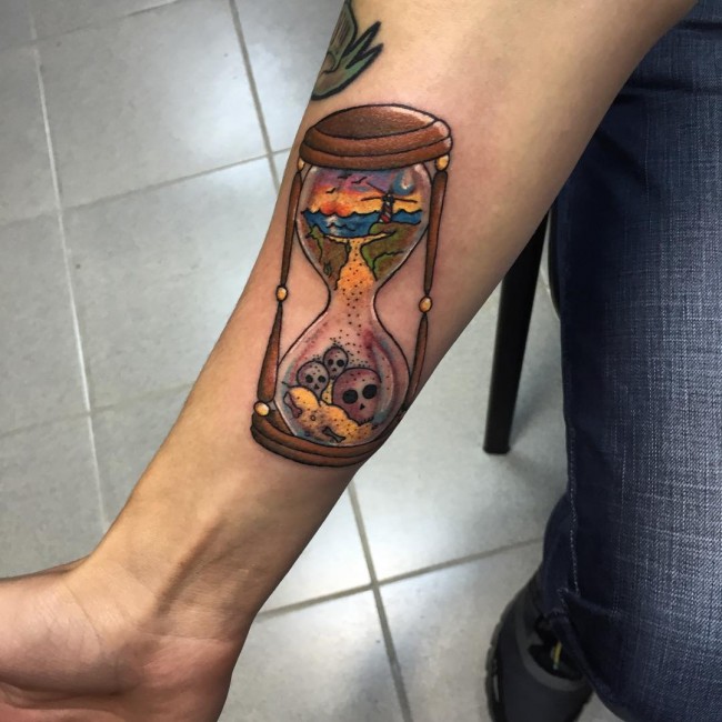 hourglass-tattoo (1)