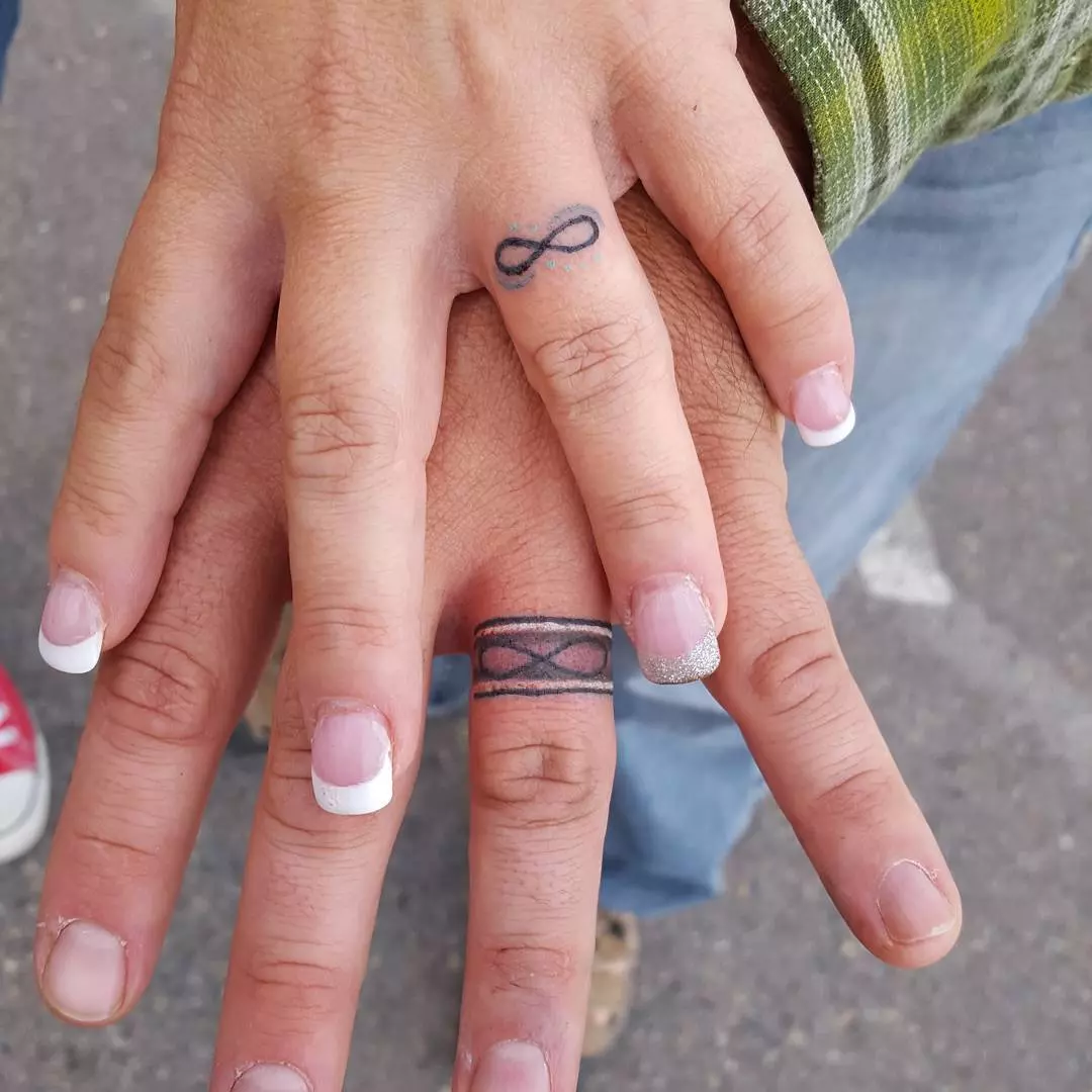 42 Wedding Ring Tattoos That Will Only Appeal To The Most Amazing Of  Couples - TattooBlend