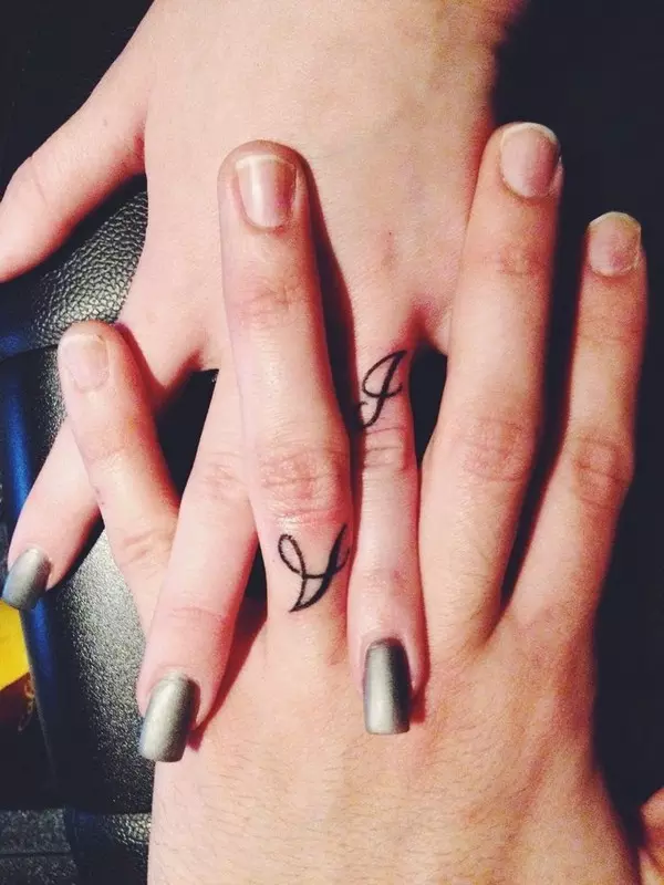 What Getting A Couple's Tattoo May Say About Your Attachment Style