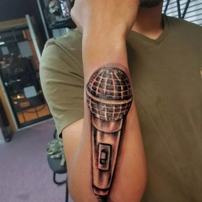 Microphone with family implemented into it 🎶🎤 tapp in for your next tattoo!  #legitslangz #spookztattoos @soulink_tattooshop #blackandgray… | Instagram