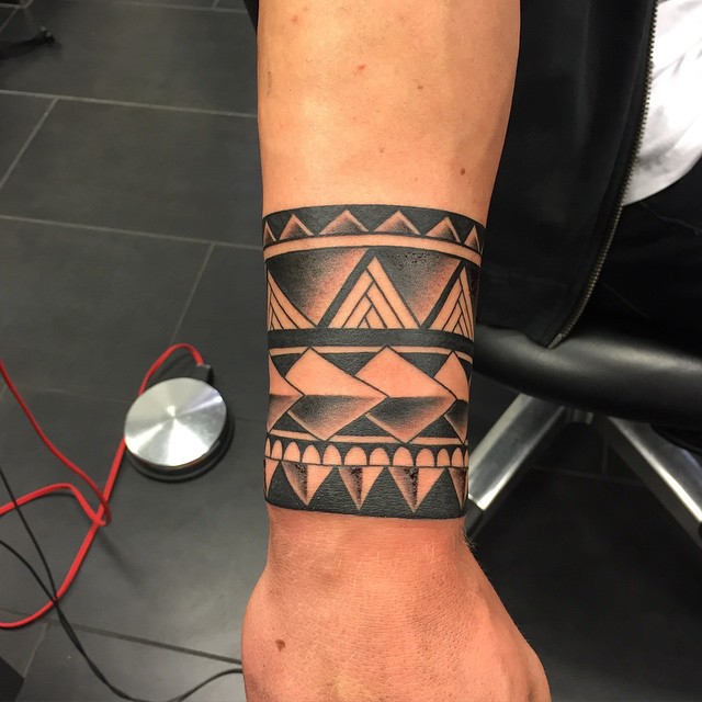 Simply Inked Armband Tattoo Designs, Designer Armband Tattoos for All  (Valknut Armband) : Amazon.in: Beauty