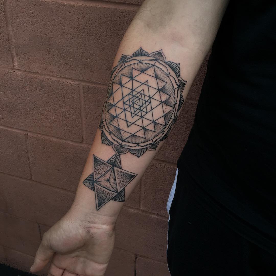 35 Elegant Geometric Tattoo Designs