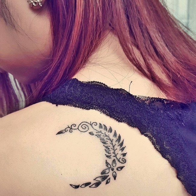 Shoulder Blade Tattoo