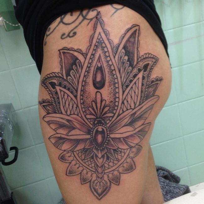 hip tattoo