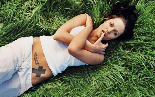 angelina-jolie-tattoo