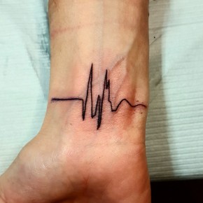 30 Heartbeat Tattoo Designs & Meanings - Feel Your Own Rhythm