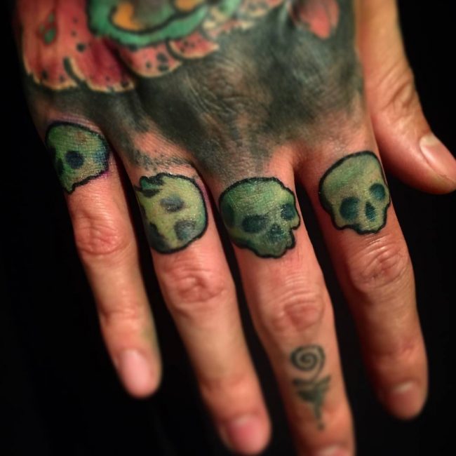 knuckle tattoos