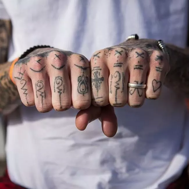 knuckle tattoos