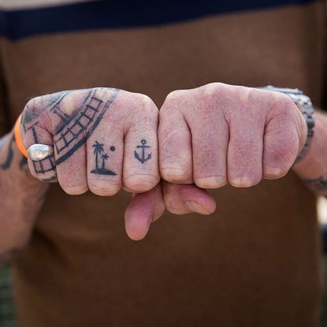 knuckle tattoos