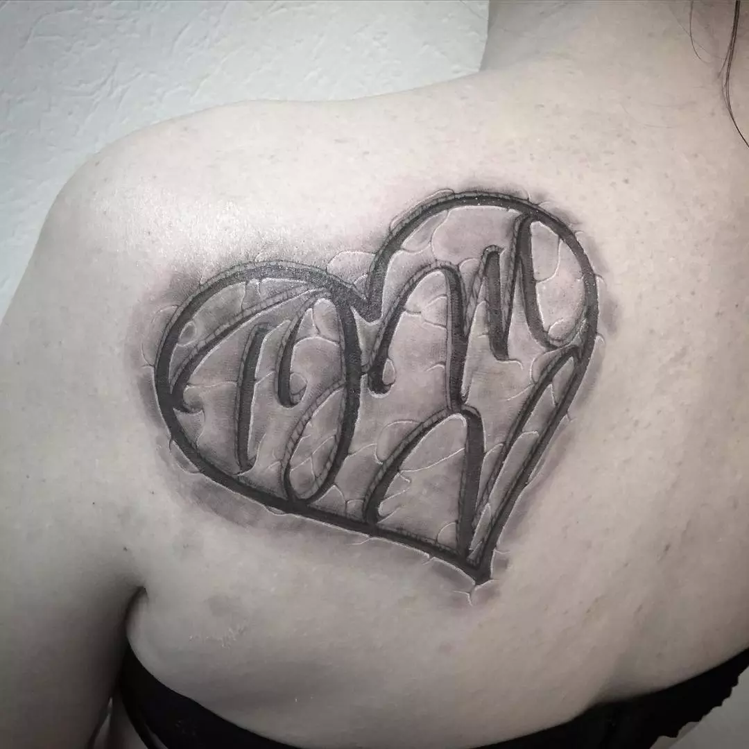 Татуировка сердце с инициалами