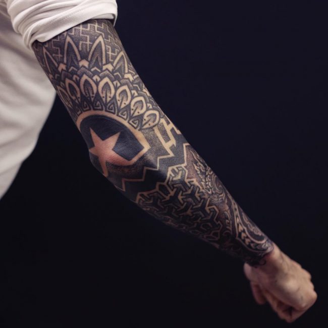 blackwork tattoo33