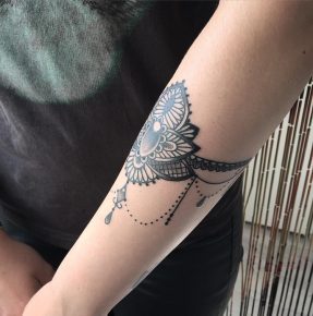 95+ Cute Lace Tattoo Designs – You Have Never Been So Pretty Before