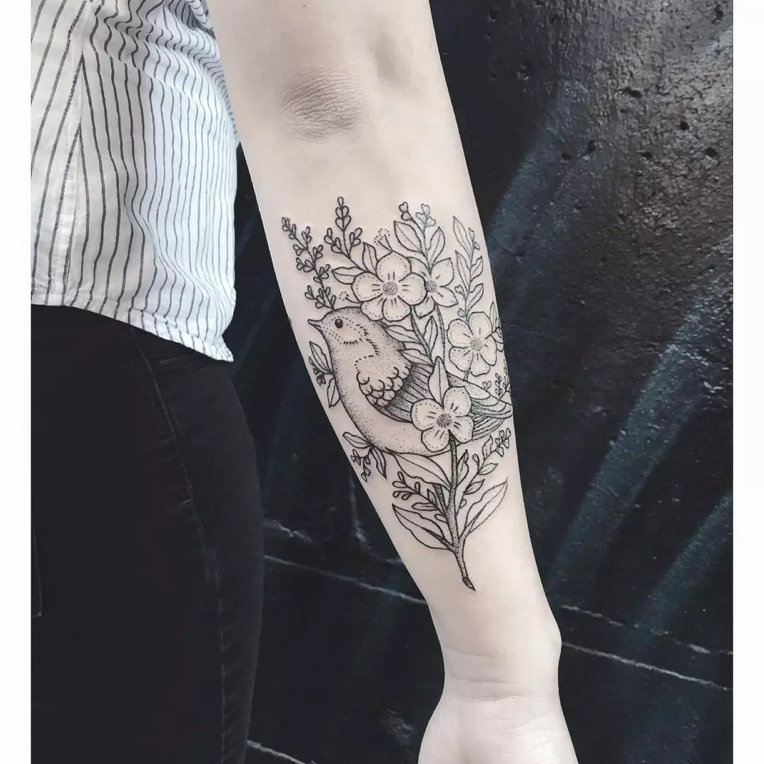 125+ Stunning Arm Tattoos For Women – Meaningful Feminine Designs