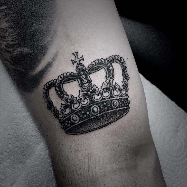 80+ Noble Crown Tattoo Designs – Treat Yourself Like Royalty