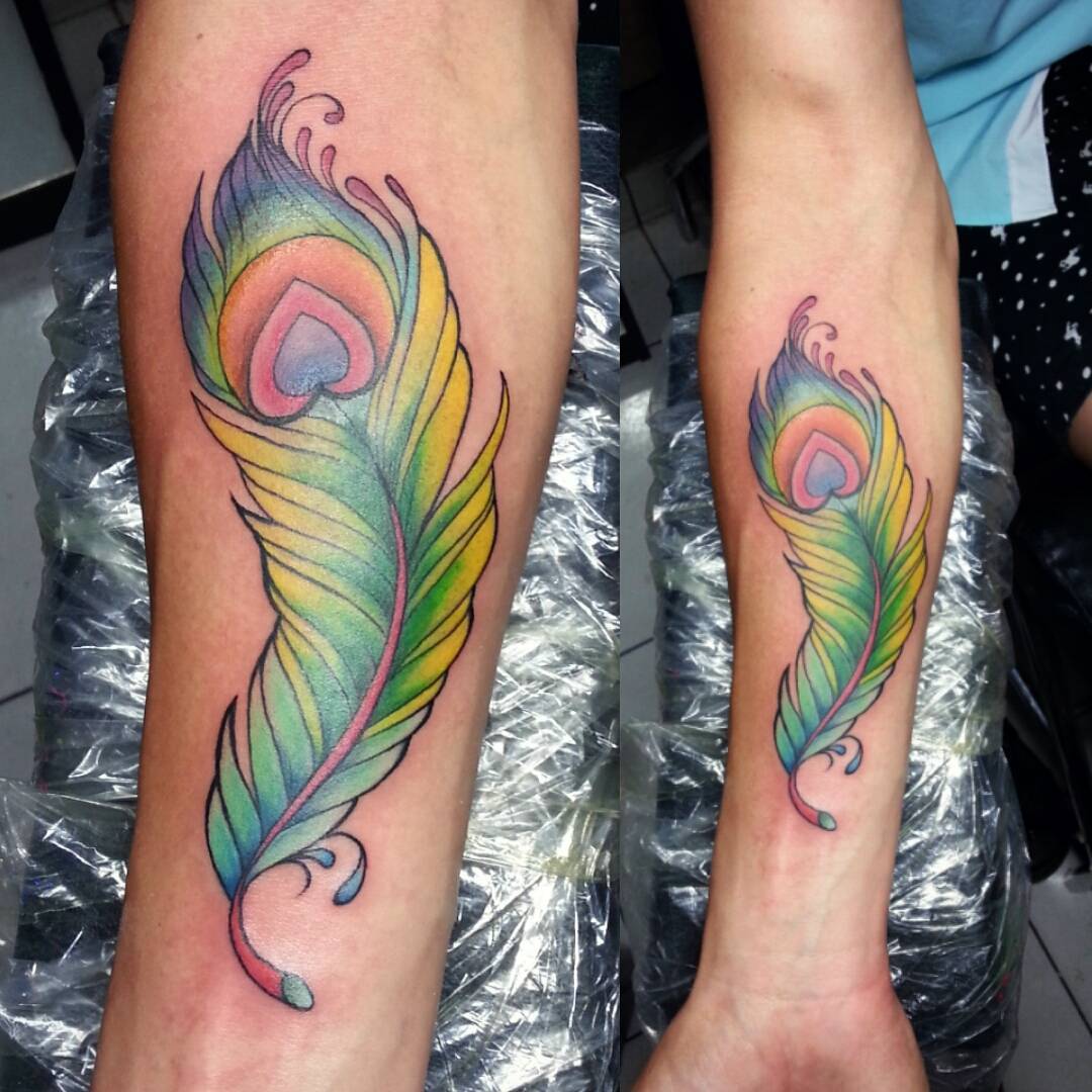 95 Mind-Blowing Feather Tattoos And Their Meaning - AuthorityTattoo