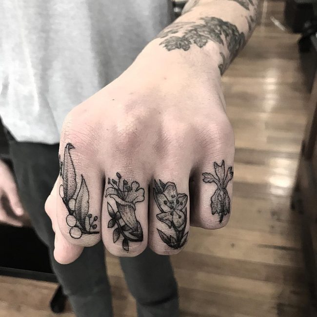 Knuckle Tattoo 110
