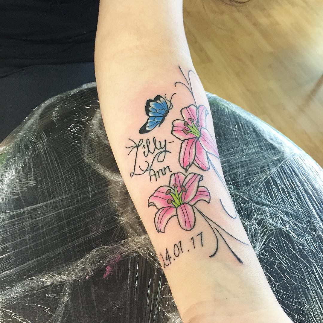 Фф tattoo. Flower of Live тату. Тату цветок с именем.