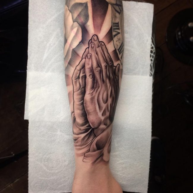 65+ Images OF Praying Hands Tattoos - Way to God