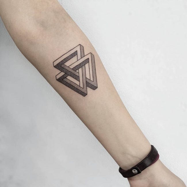 87 Terrific Triangle Tattoo Designs [2024 Inspiration Guide] | Dreieckiges  tattoo, Penrose dreieck, Dreieckiges tattoos