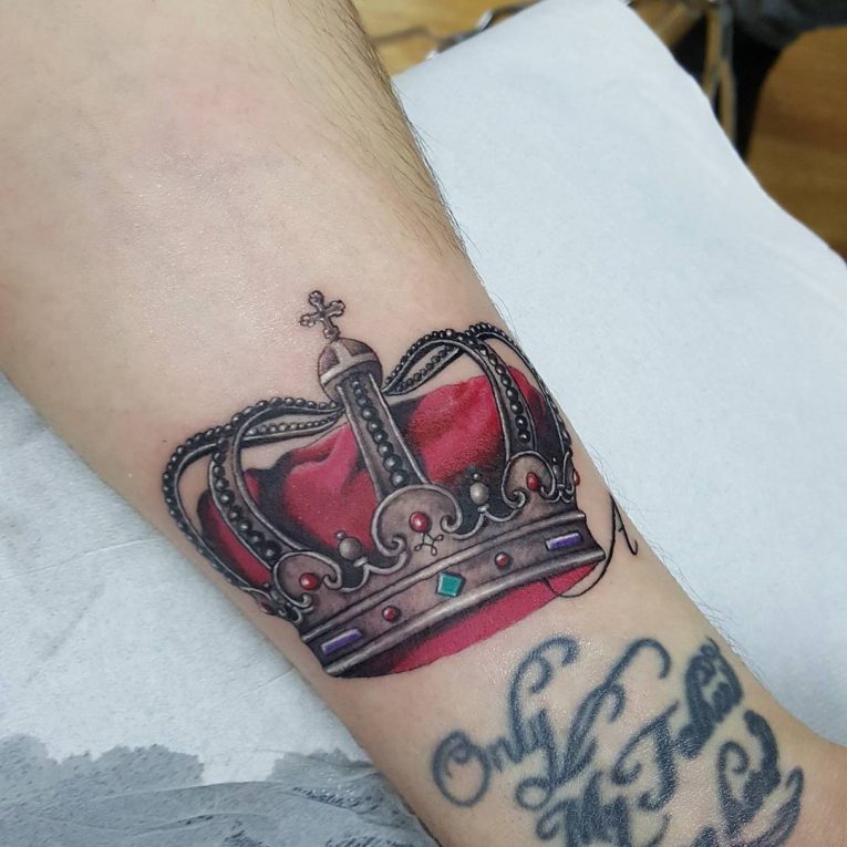Crown Tattoo 80