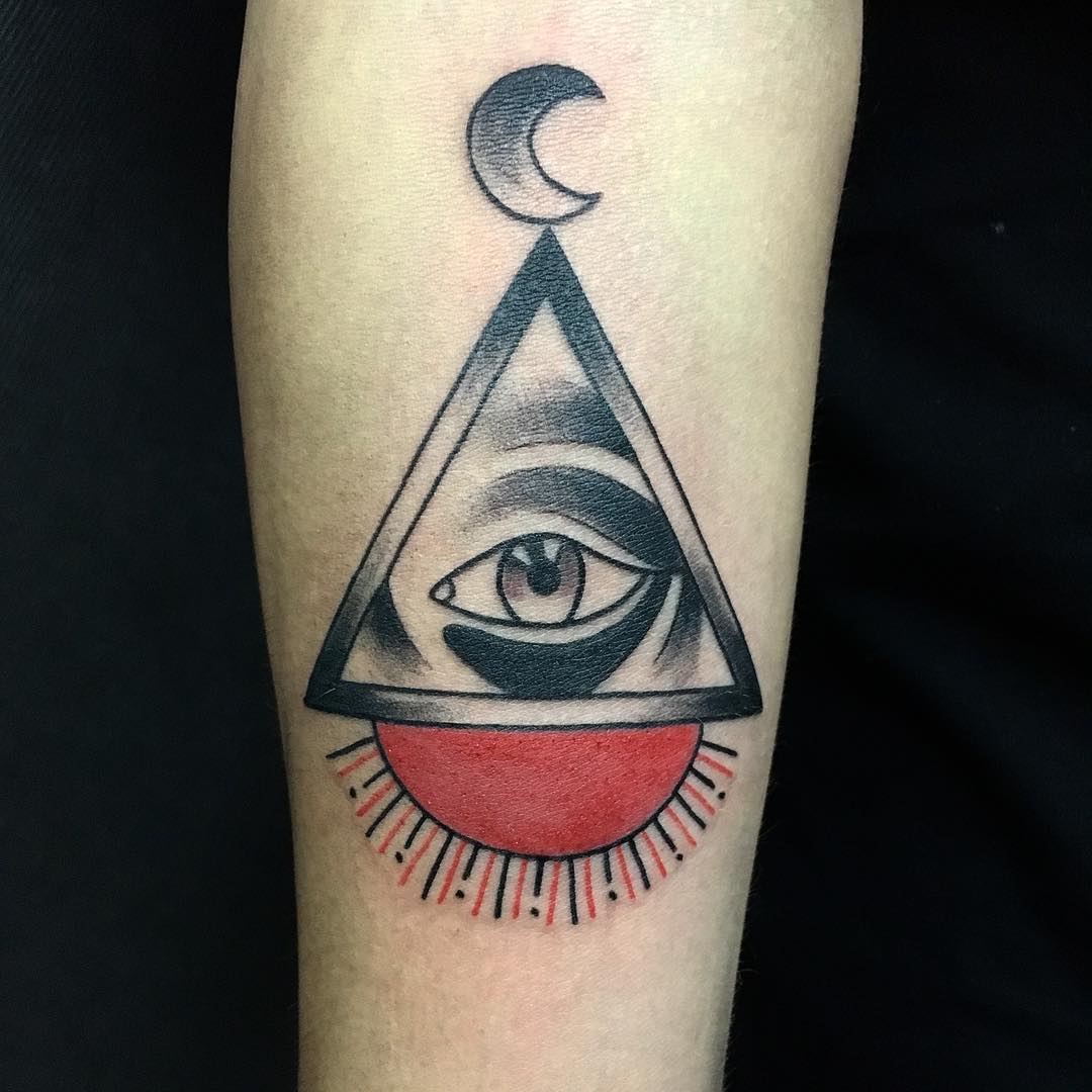 Le tatouage de bras illuminati - Illuminati Tattoo 42