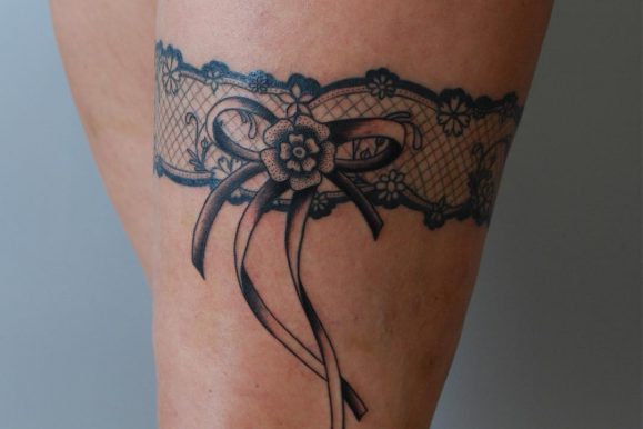 70+ Charming Garter Tattoo Designs – Using a Totem to Keep in Touch with Your Feminism