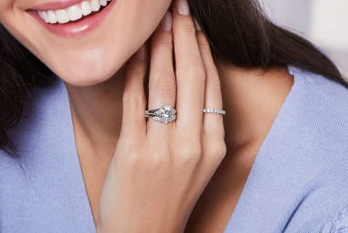 How Pavé Diamonds Make an Engagement Ring Unique