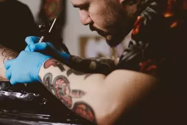 4 Painless Ways of Removing Thin Tattoos Yourself